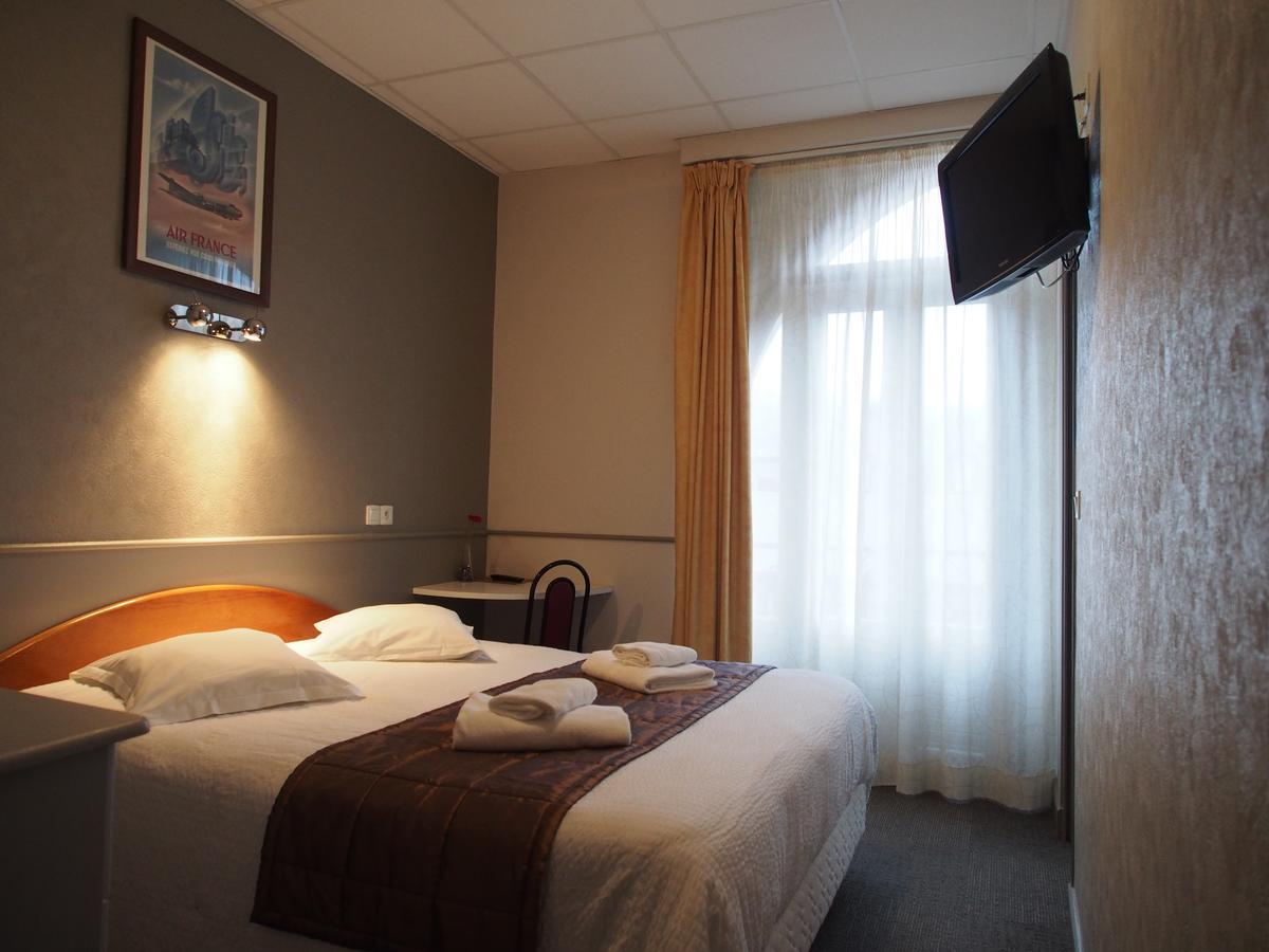 Hotel De L'Aviation La Bourboule Bagian luar foto